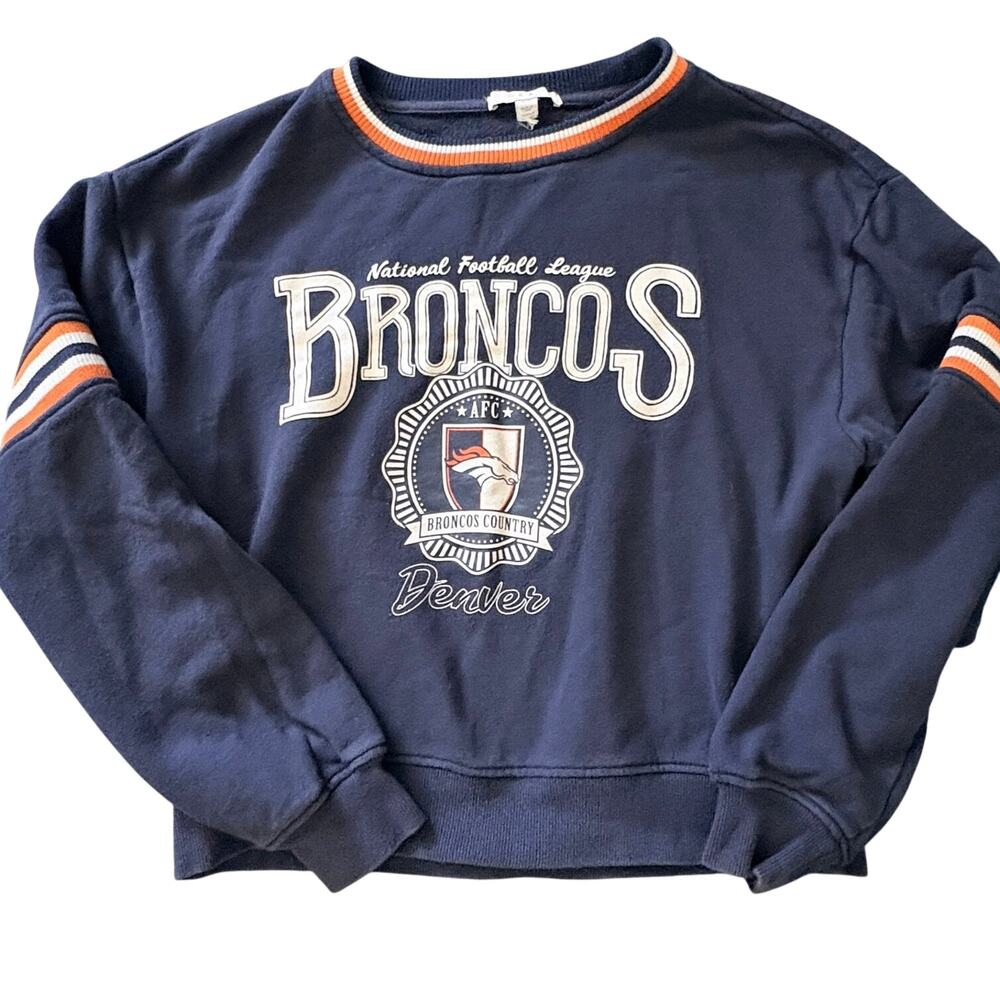 Denver Broncos WEAR by Erin Andrews Sweatshirt M Navy NFL Retro Varsity Crewneck